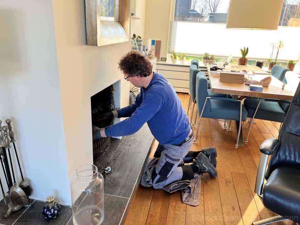 Schouwveger Nijmegen kleed schoorsteenreiniger Schouwveger Nijmegen kleed schoorsteenreiniger